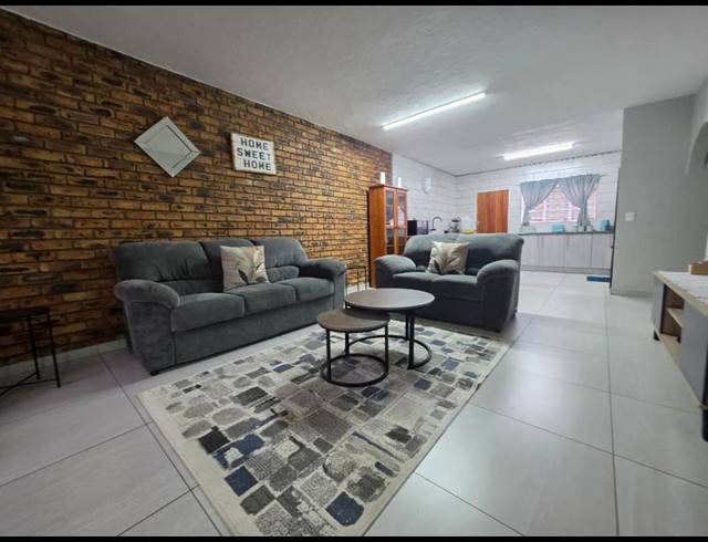 2 BEDROOM TOWNHOUSE FOR SALE IN BRACKENHURST